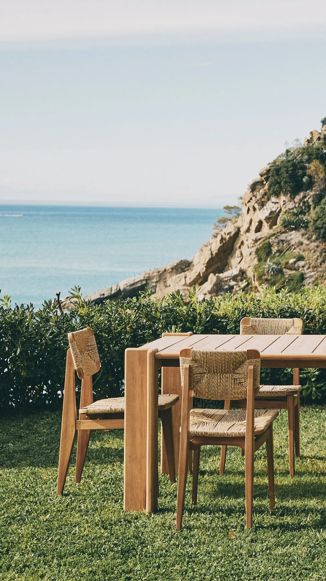Atmosfera table outdoor - Gubi.dk w Mesmetric