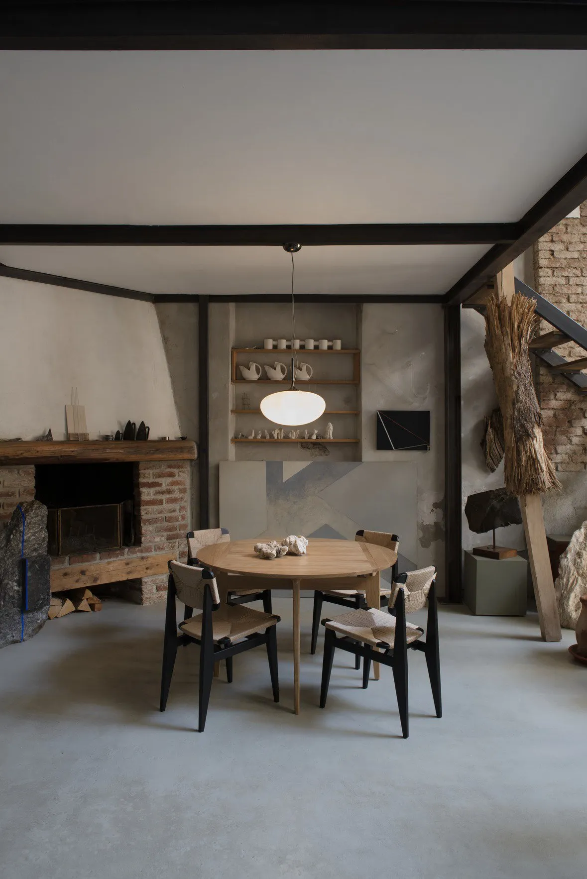B-table pivoting round / square - Gubi.dk w Mesmetric