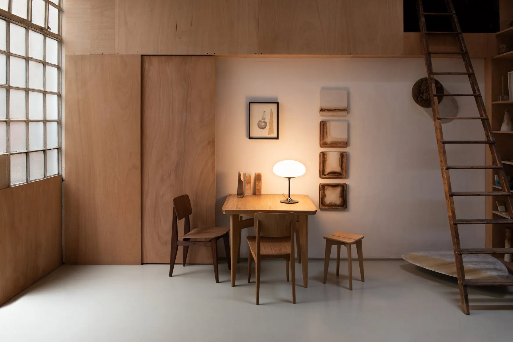 B-table pivoting round / square - Gubi.dk w Mesmetric