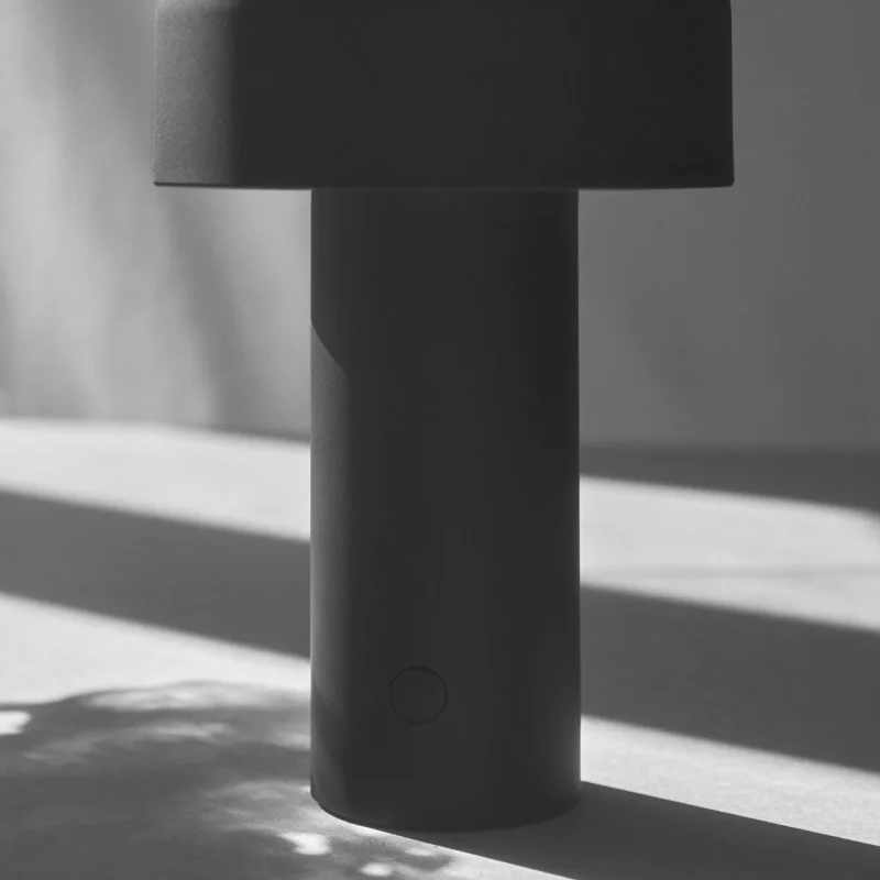 Bellhop Matte Black