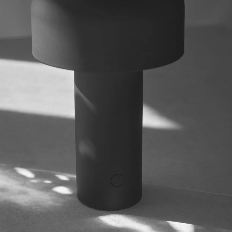 Bellhop Matte Black