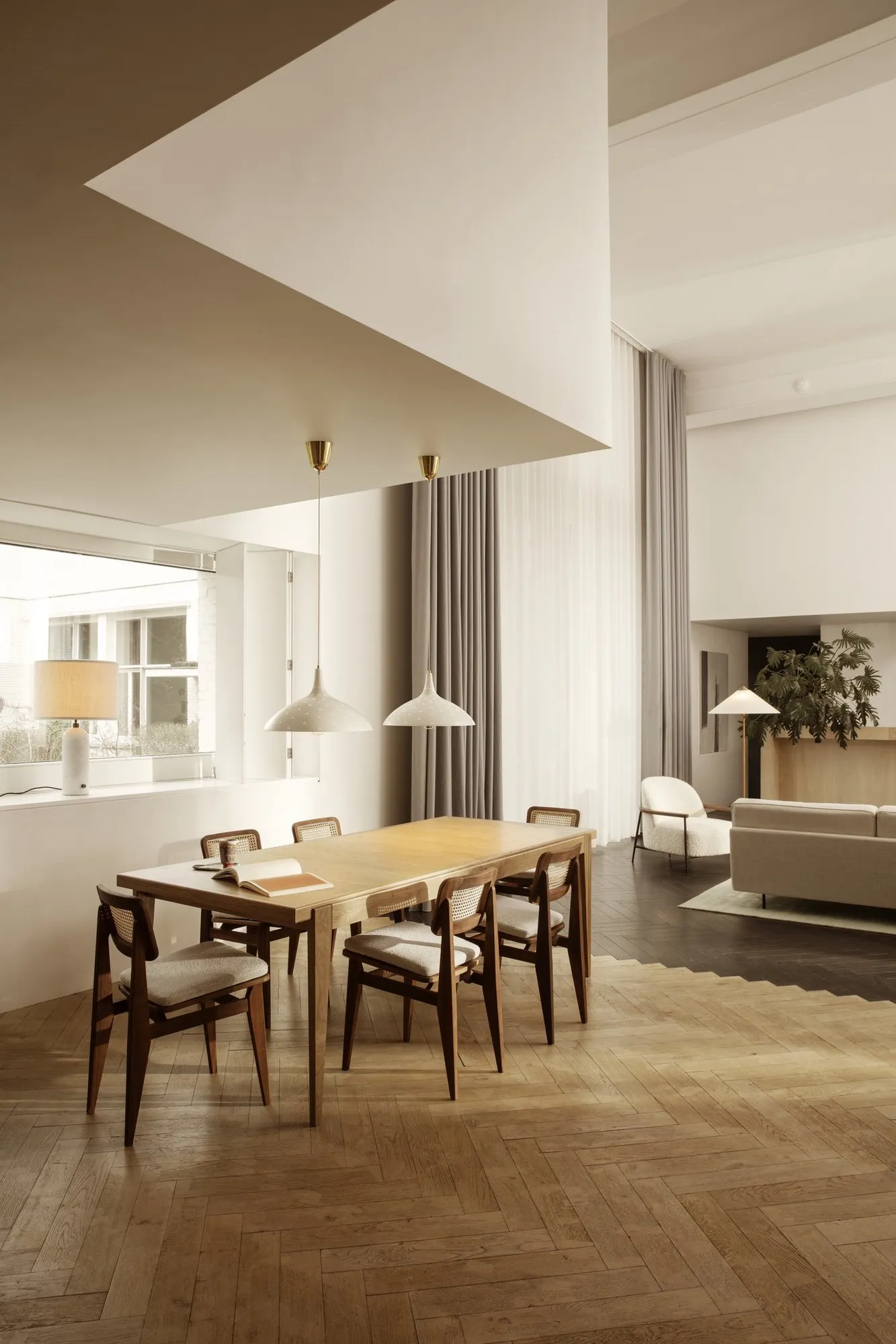C-chair dining