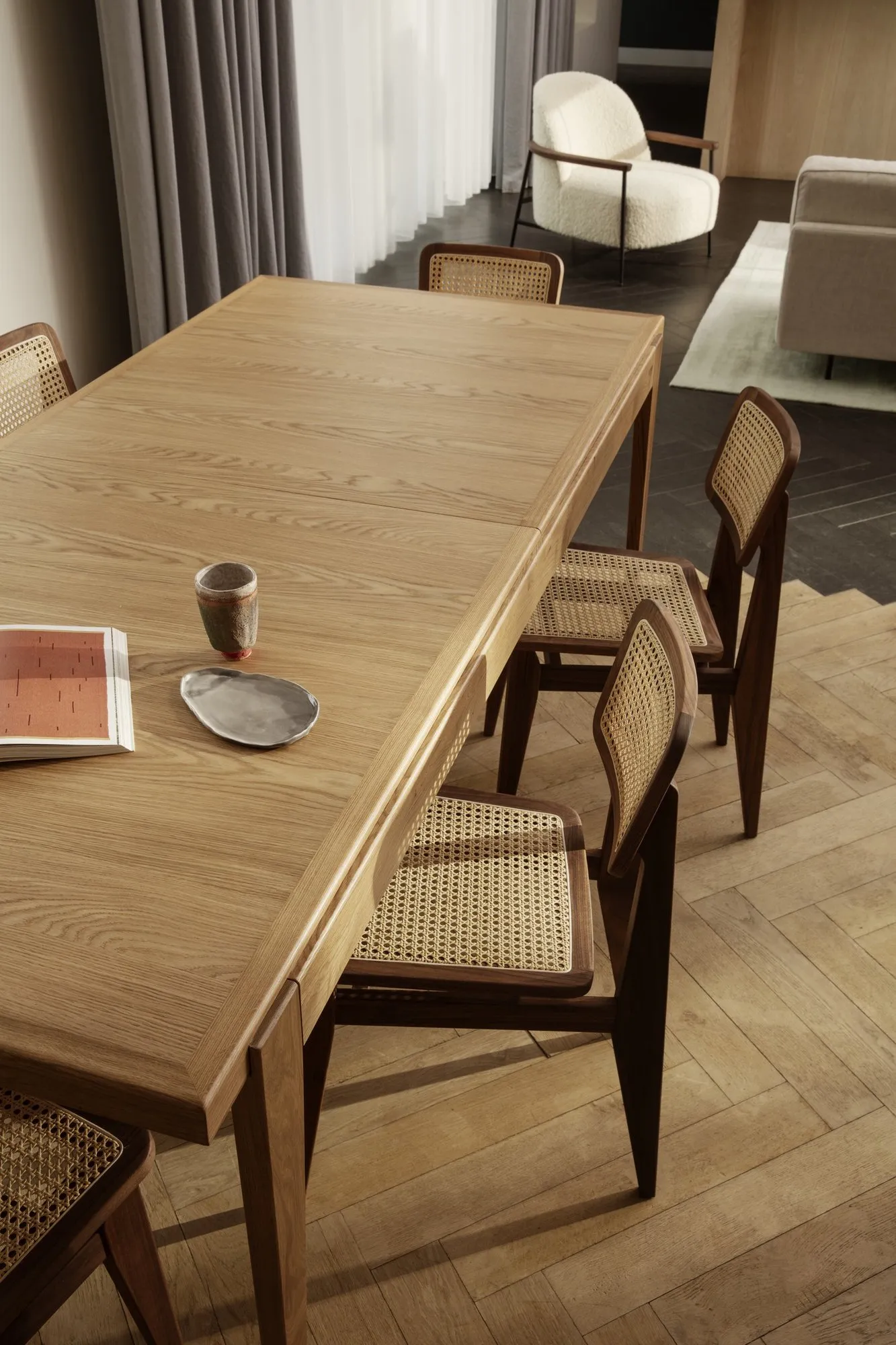 C-chair dining