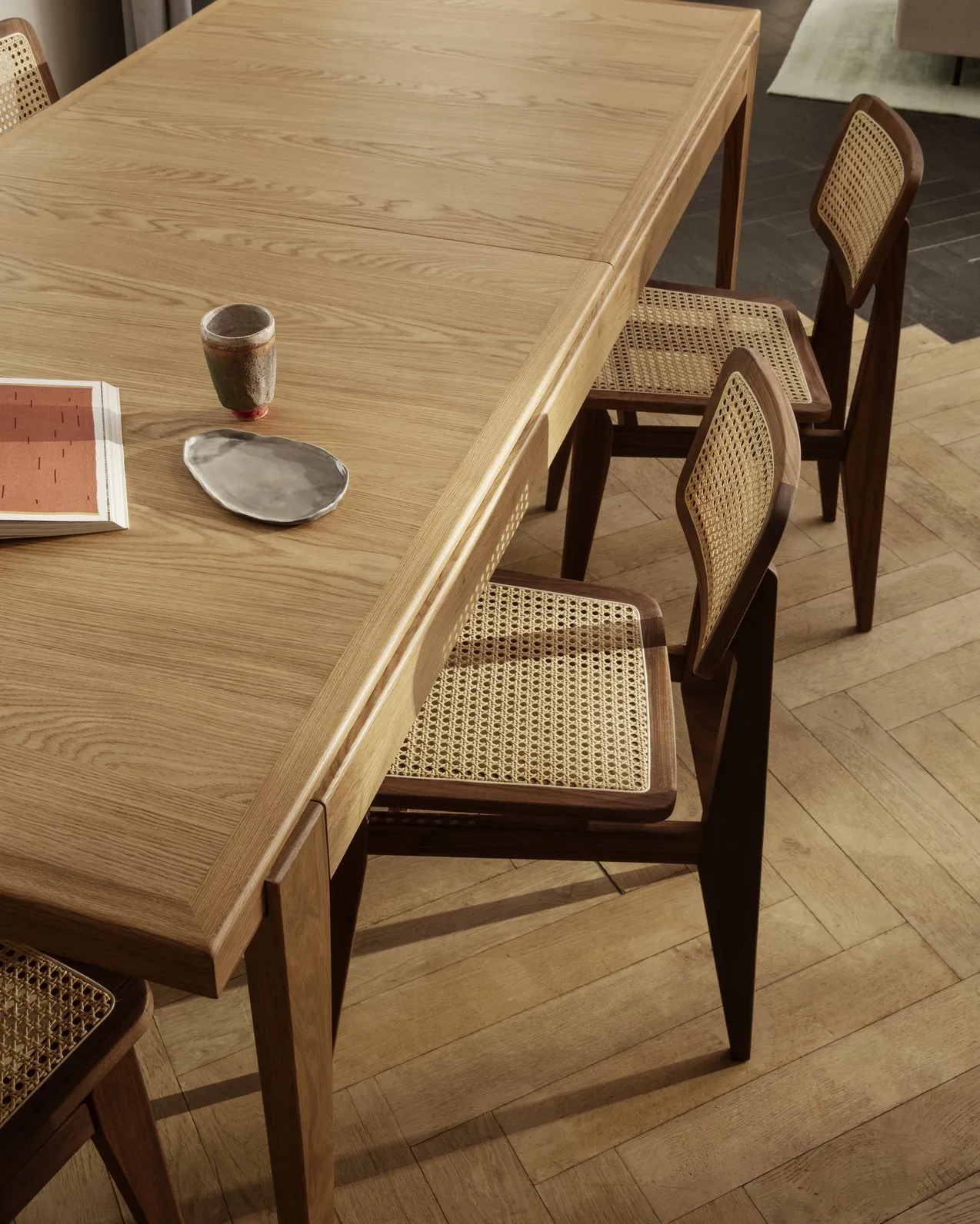 C-chair dining