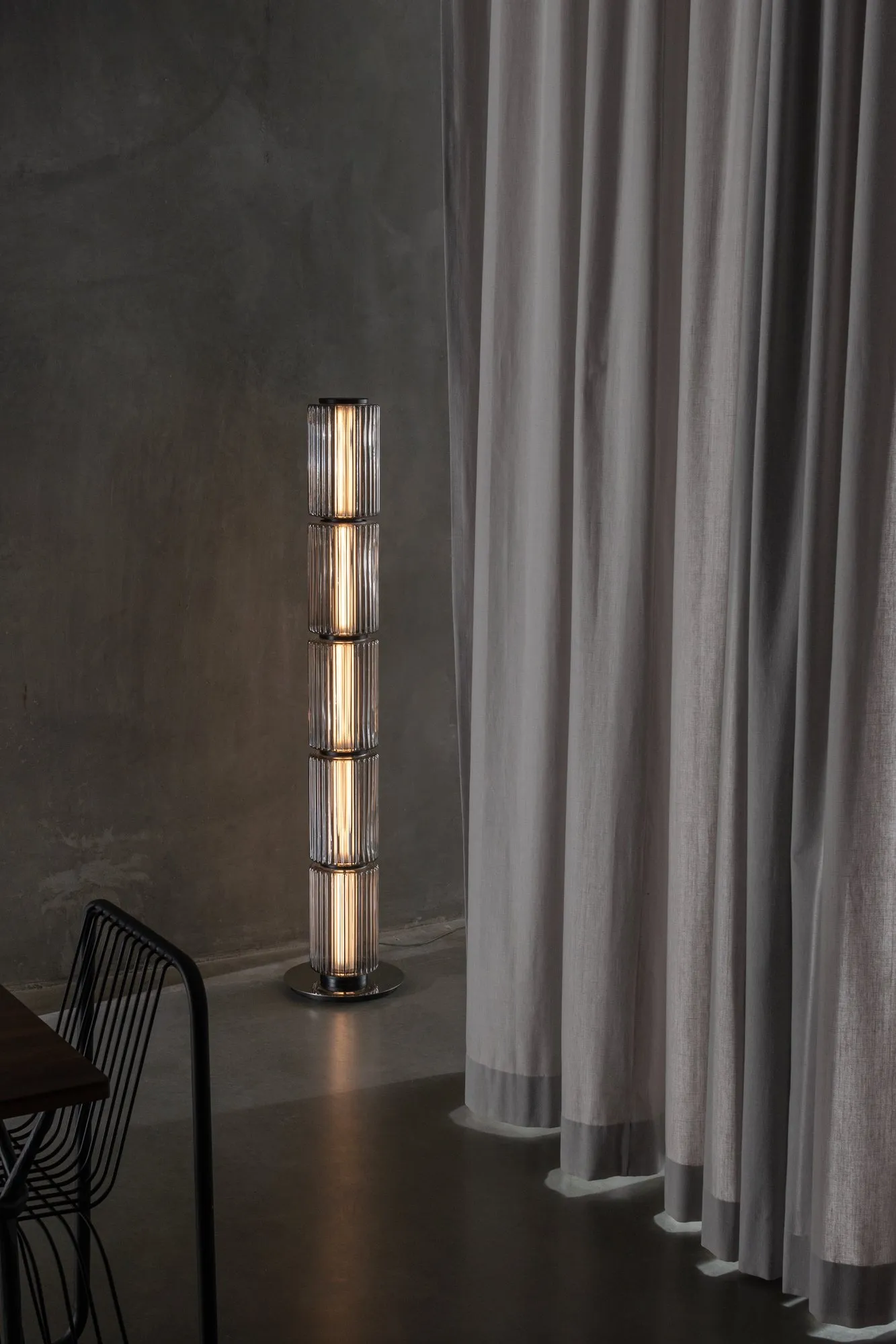 Column Floor - A-n-d w Mesmetric