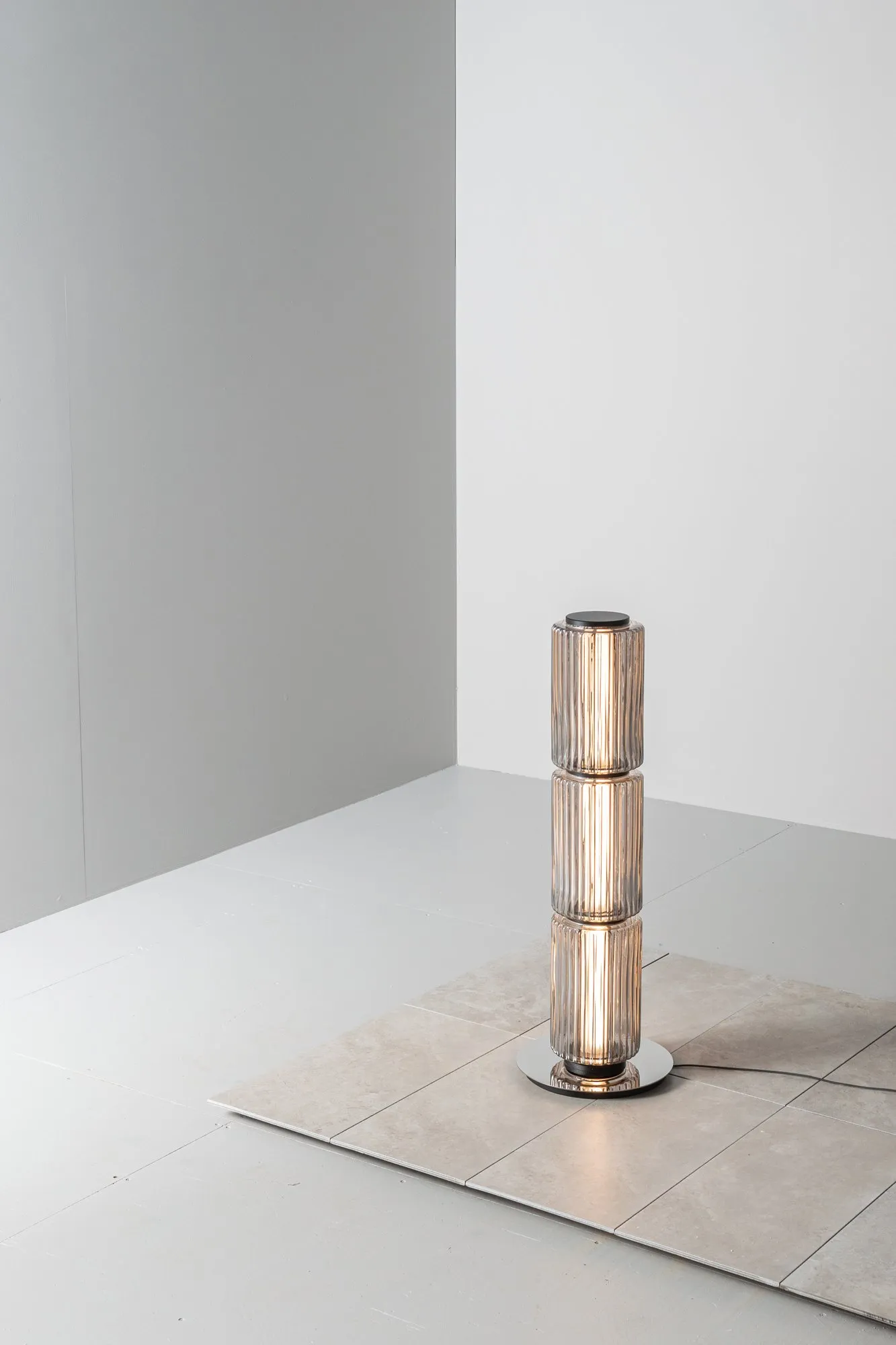 Column Floor - A-n-d w Mesmetric