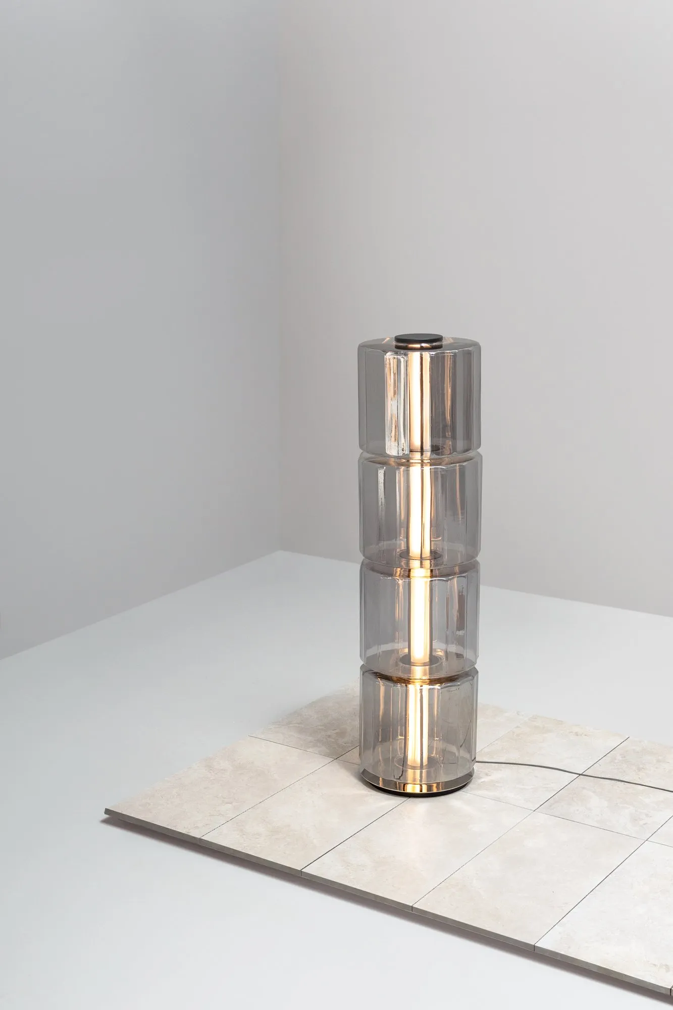 Column Floor - A-n-d w Mesmetric