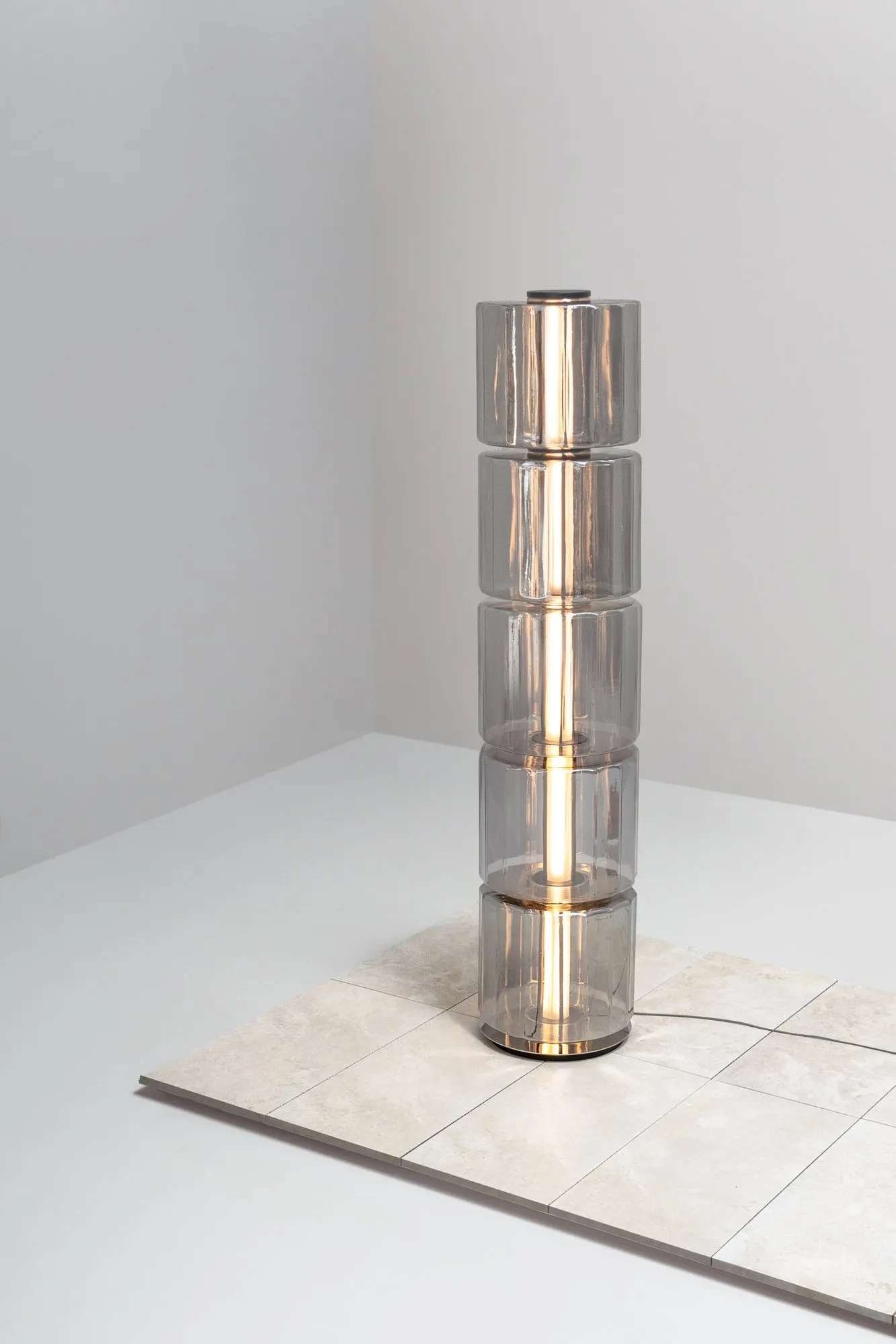 Column Floor - A-n-d w Mesmetric