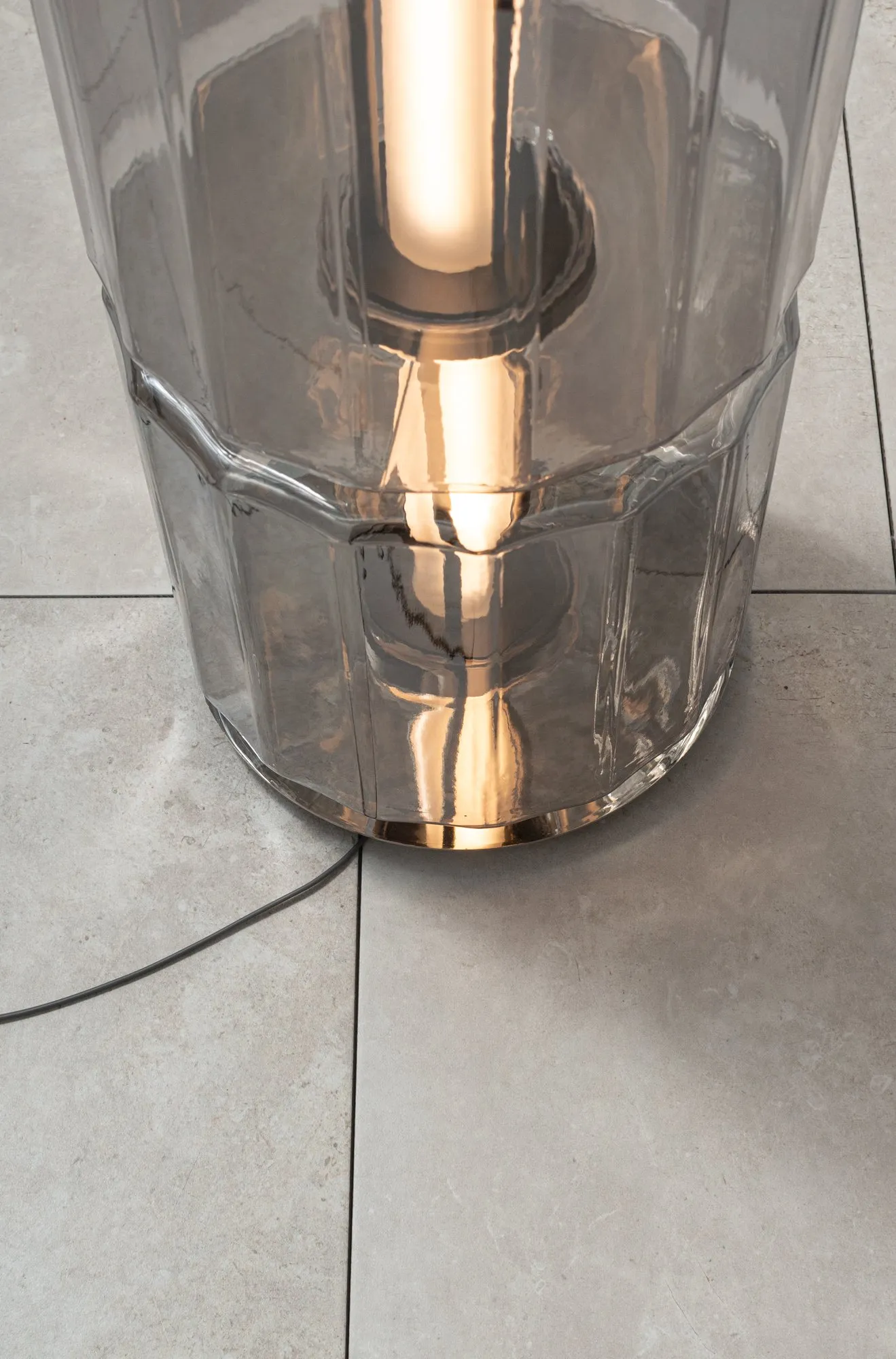 Column Floor - A-n-d w Mesmetric