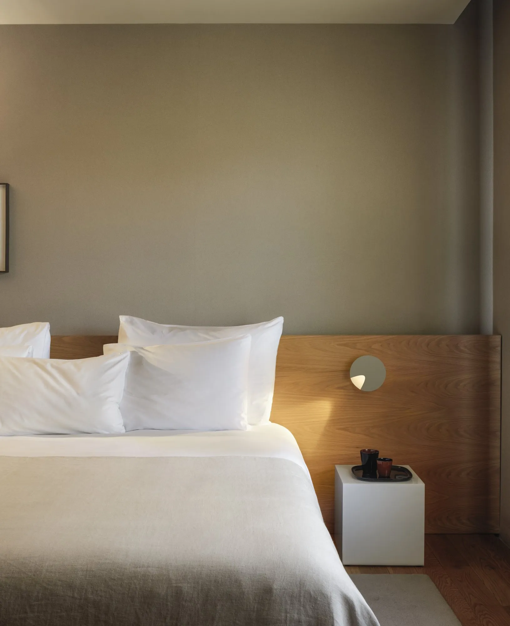 Dots Wall 4660, 4662 - Vibia w Mesmetric