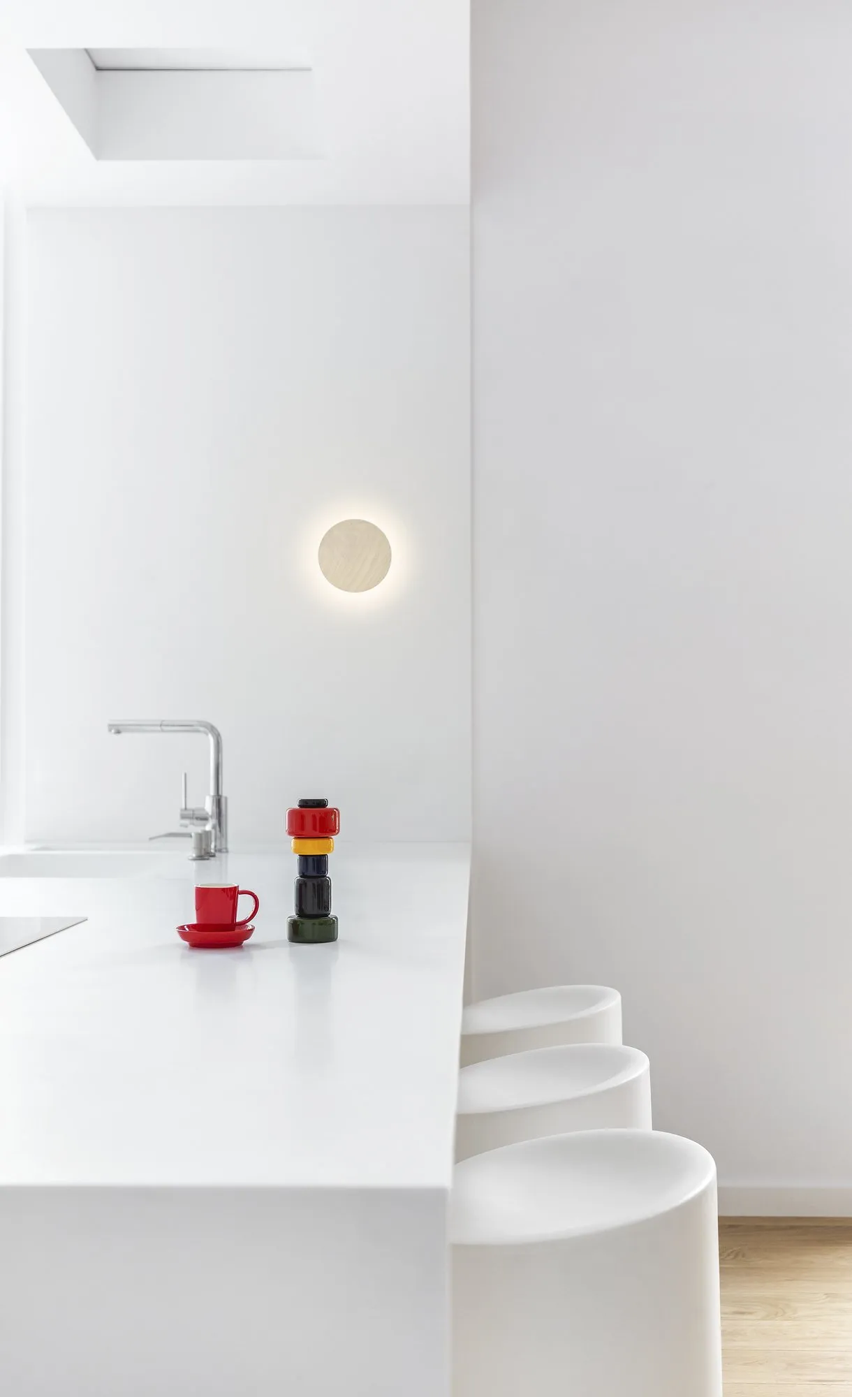 Dots Wall 4675
