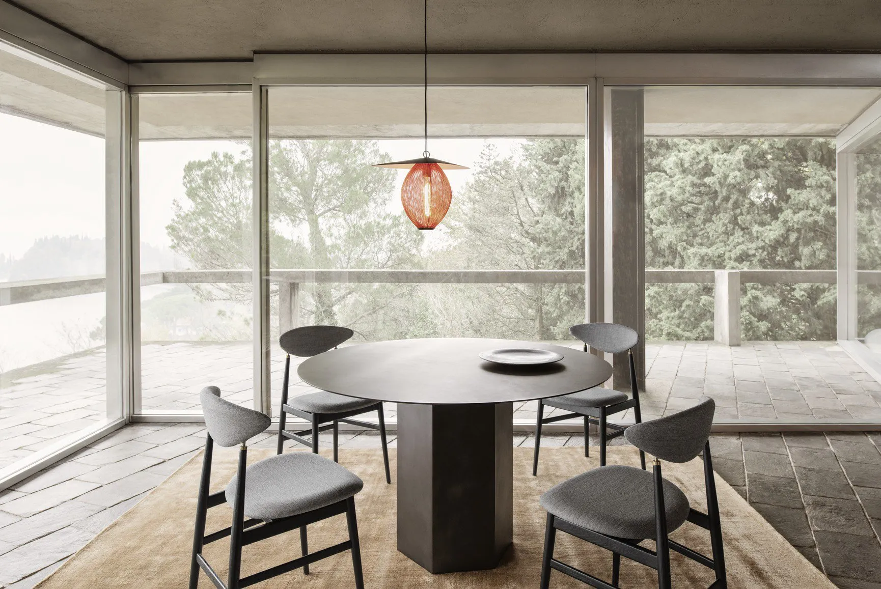 Epic dining table travertine - Gubi.dk w Mesmetric