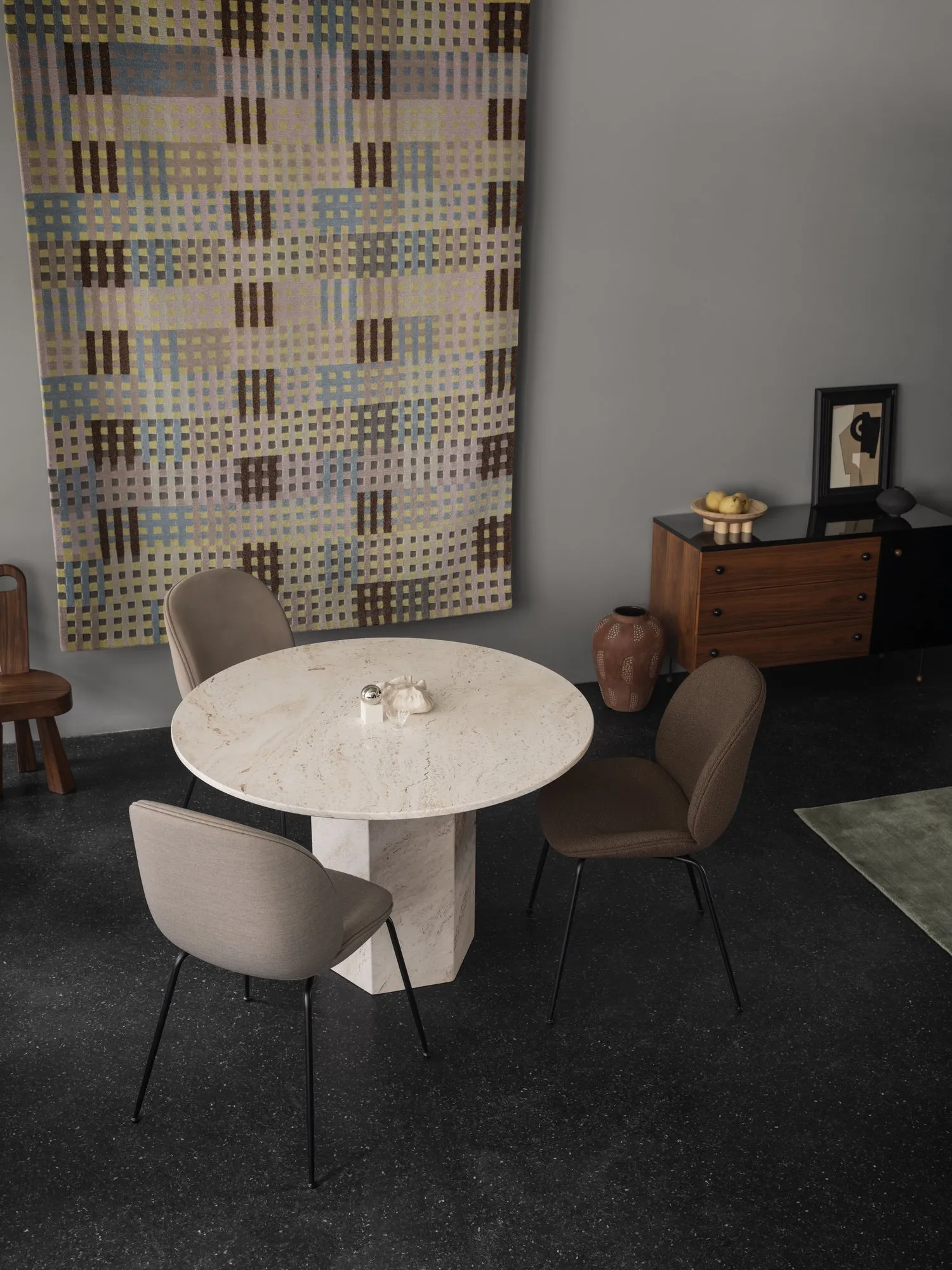 Epic dining table travertine - Gubi.dk w Mesmetric