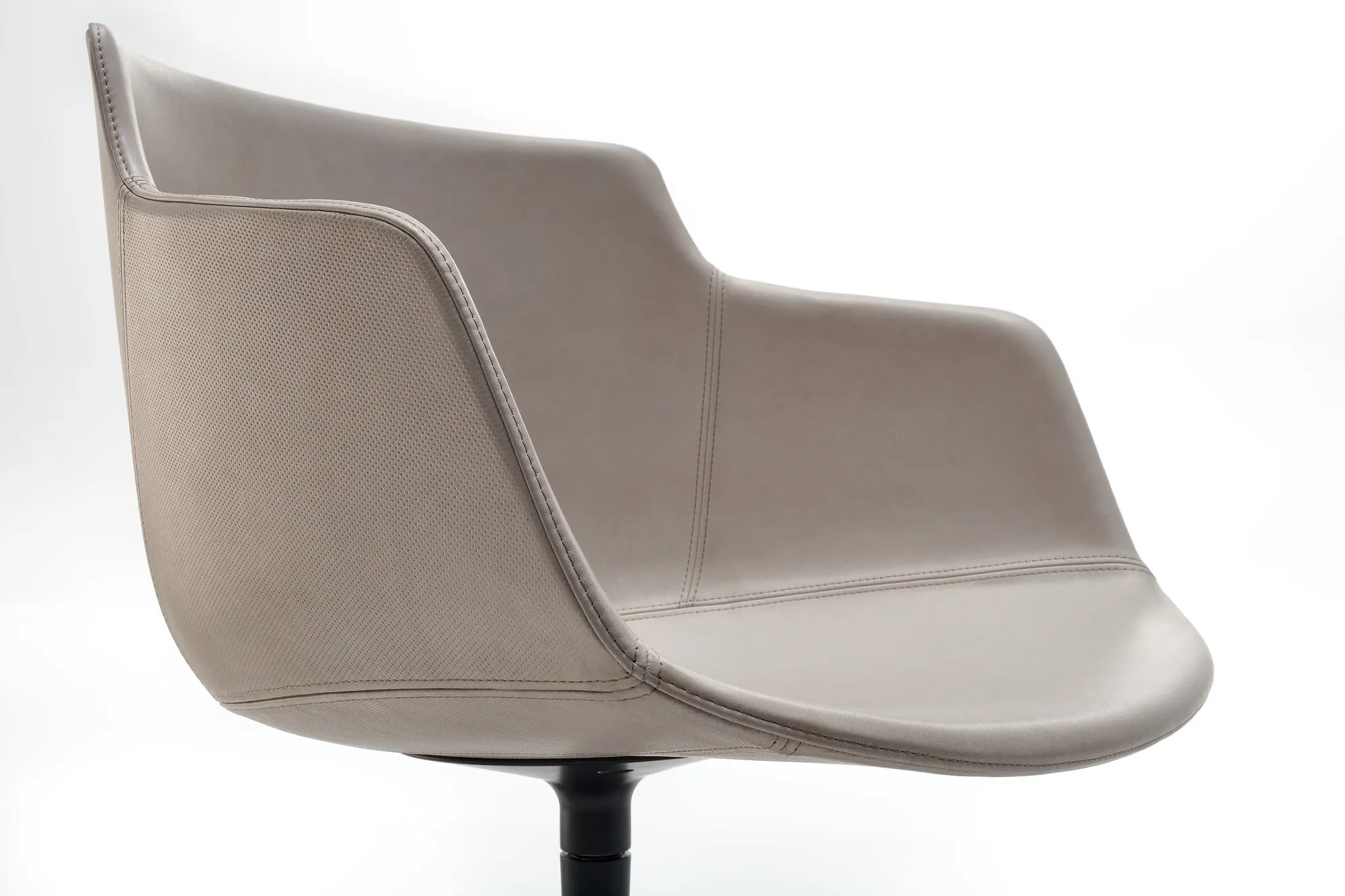 Flow Slim Leather Central Leg – MDF Italia at Mesmetric