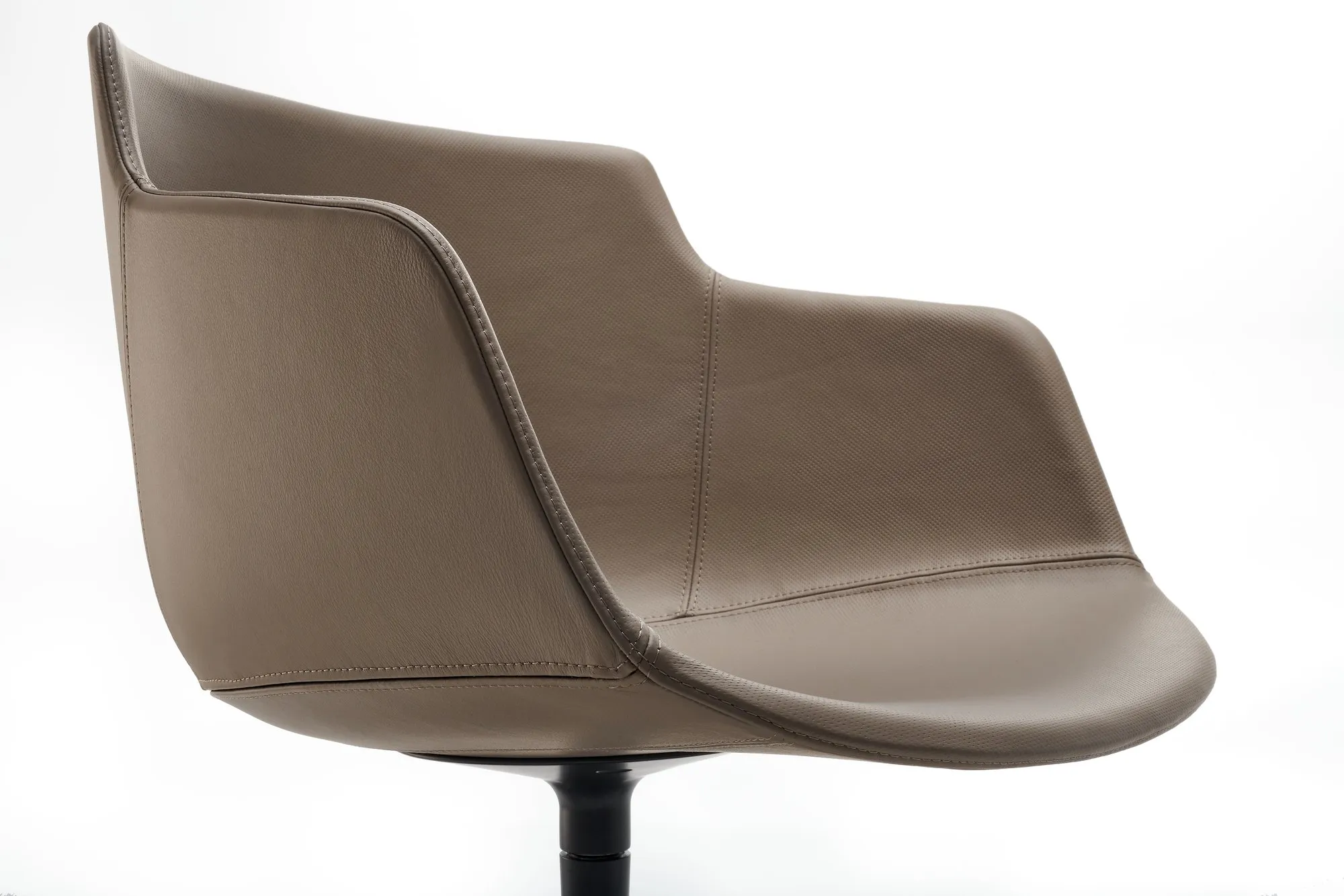 Flow Slim Leather Central Leg – MDF Italia at Mesmetric