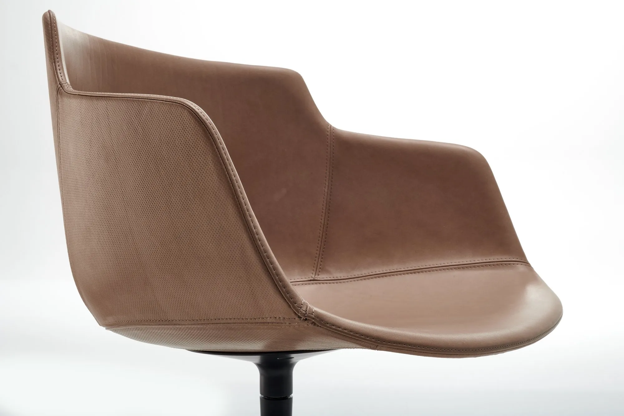 Flow Slim Leather Central Leg – MDF Italia at Mesmetric