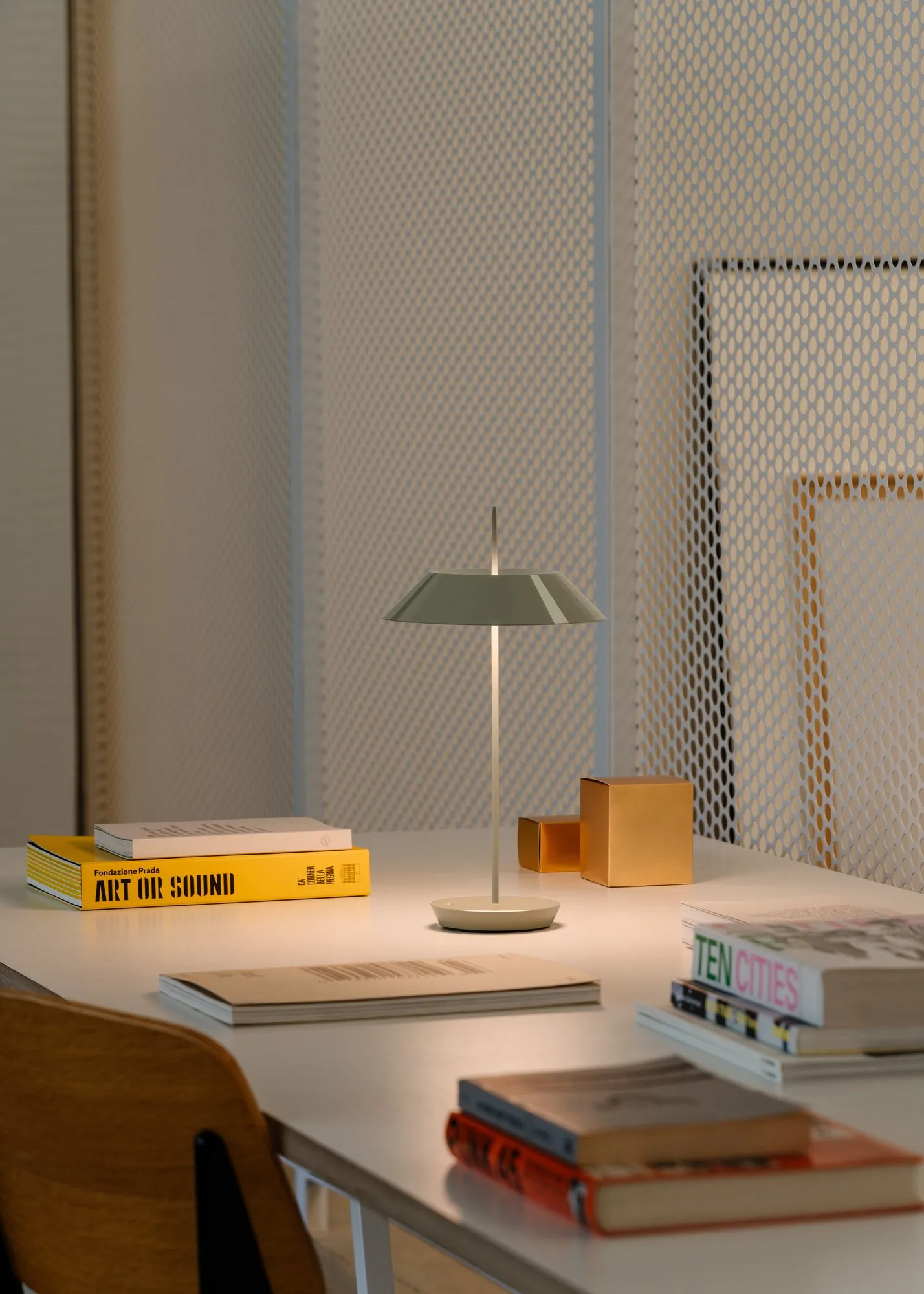 Mayfair Mini 5495 Portable - Vibia w Mesmetric