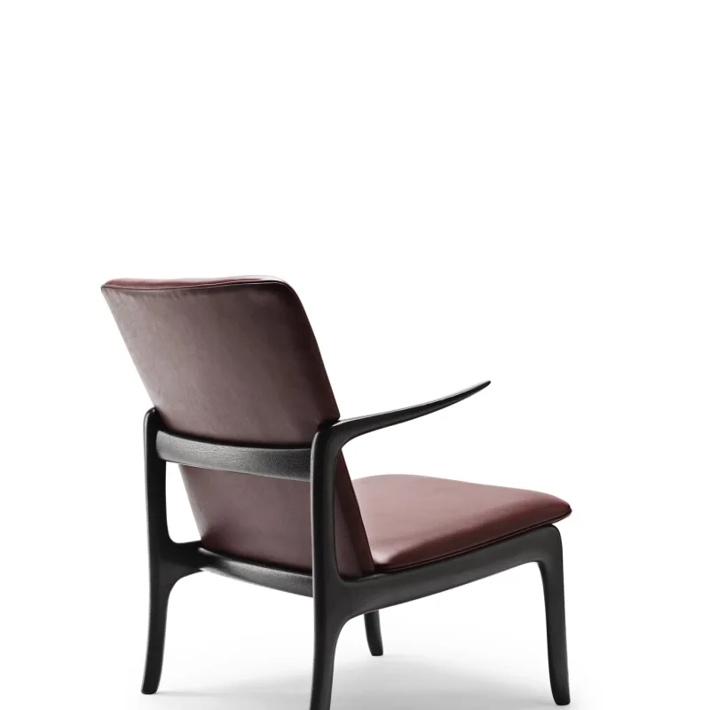 OW124 Beak Chair - Carl Hansen w Mesmetric