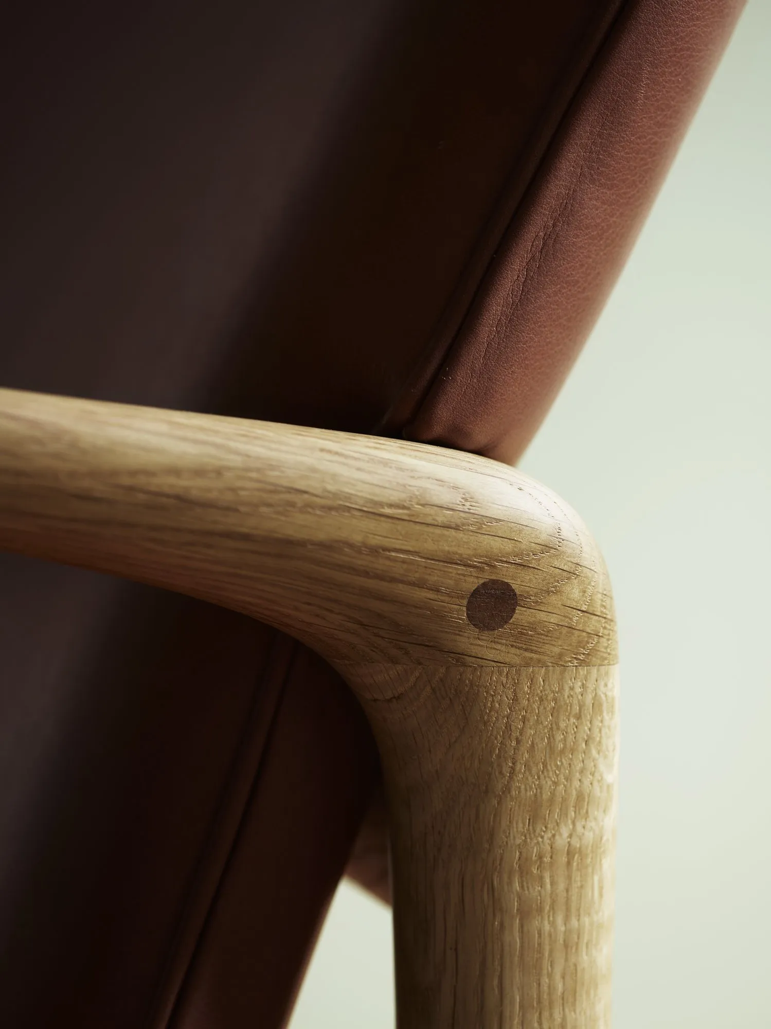 OW124 Beak Chair - Carl Hansen w Mesmetric