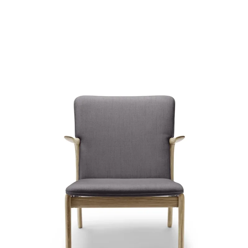 OW124 Beak Chair - Carl Hansen w Mesmetric