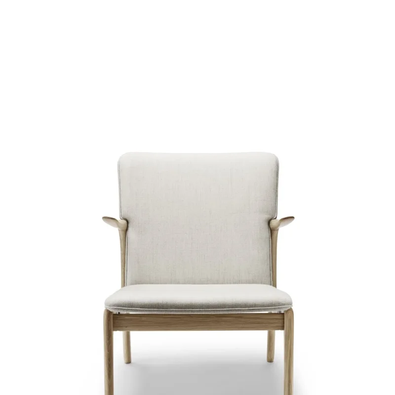 OW124 Beak Chair - Carl Hansen w Mesmetric