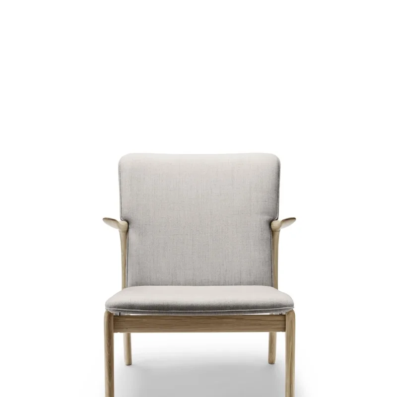 OW124 Beak Chair - Carl Hansen w Mesmetric