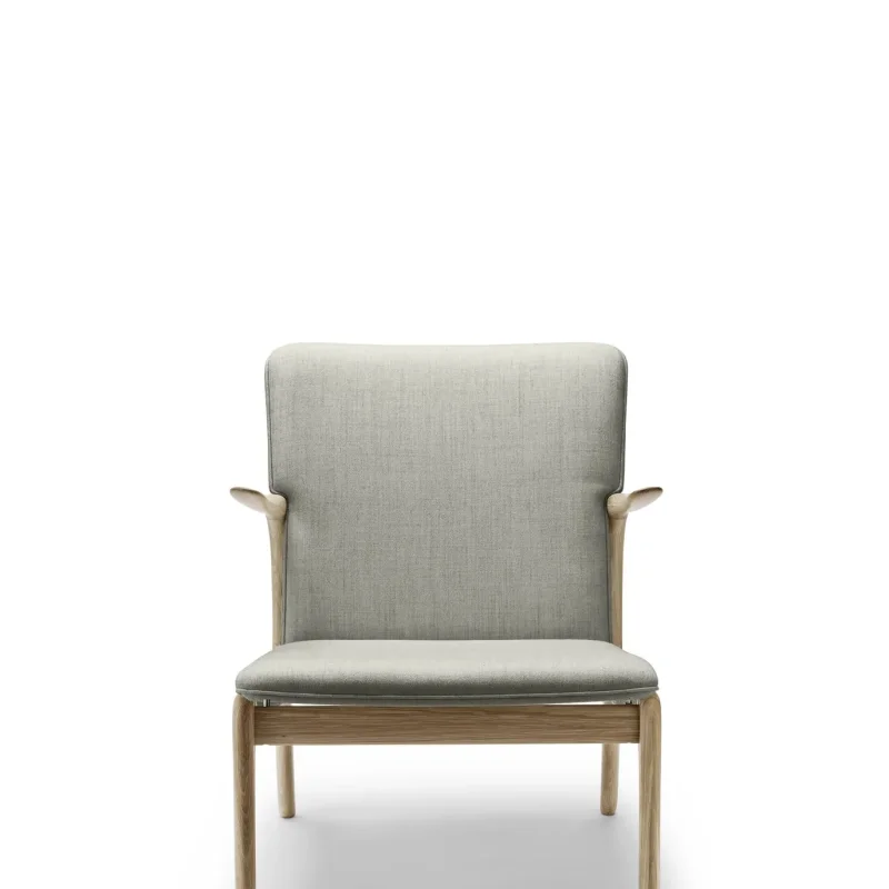 OW124 Beak Chair - Carl Hansen w Mesmetric