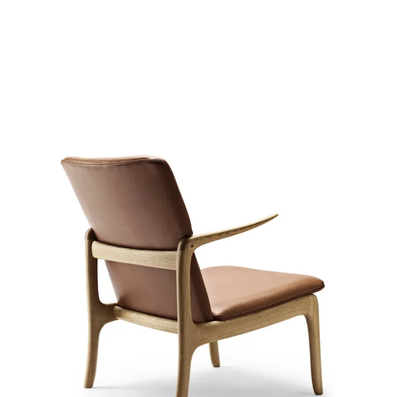 OW124 Beak Chair - Carl Hansen w Mesmetric