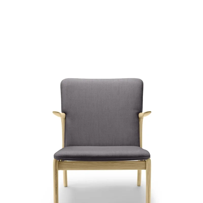 OW124 Beak Chair - Carl Hansen w Mesmetric