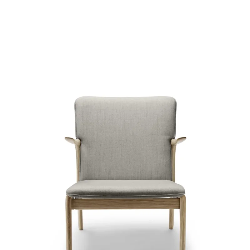 OW124 Beak Chair - Carl Hansen w Mesmetric