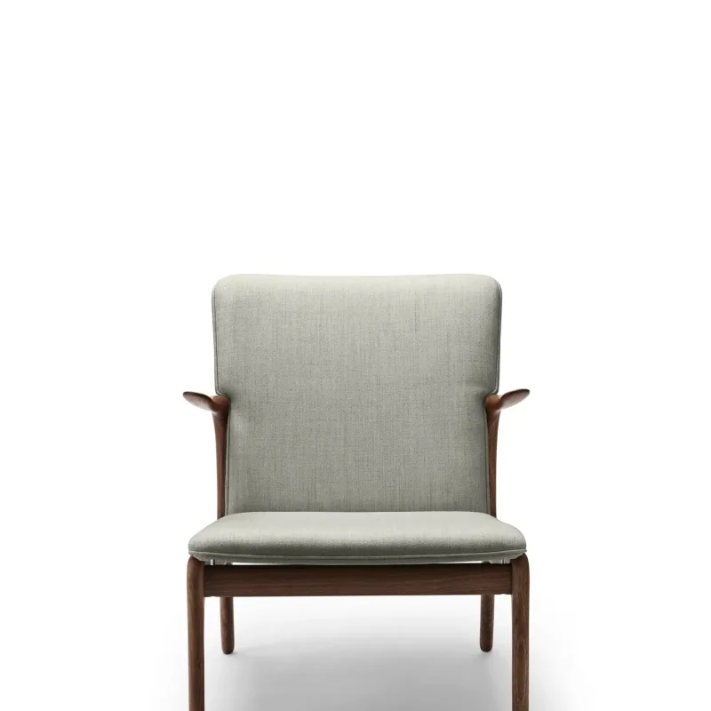 OW124 Beak Chair - Carl Hansen w Mesmetric