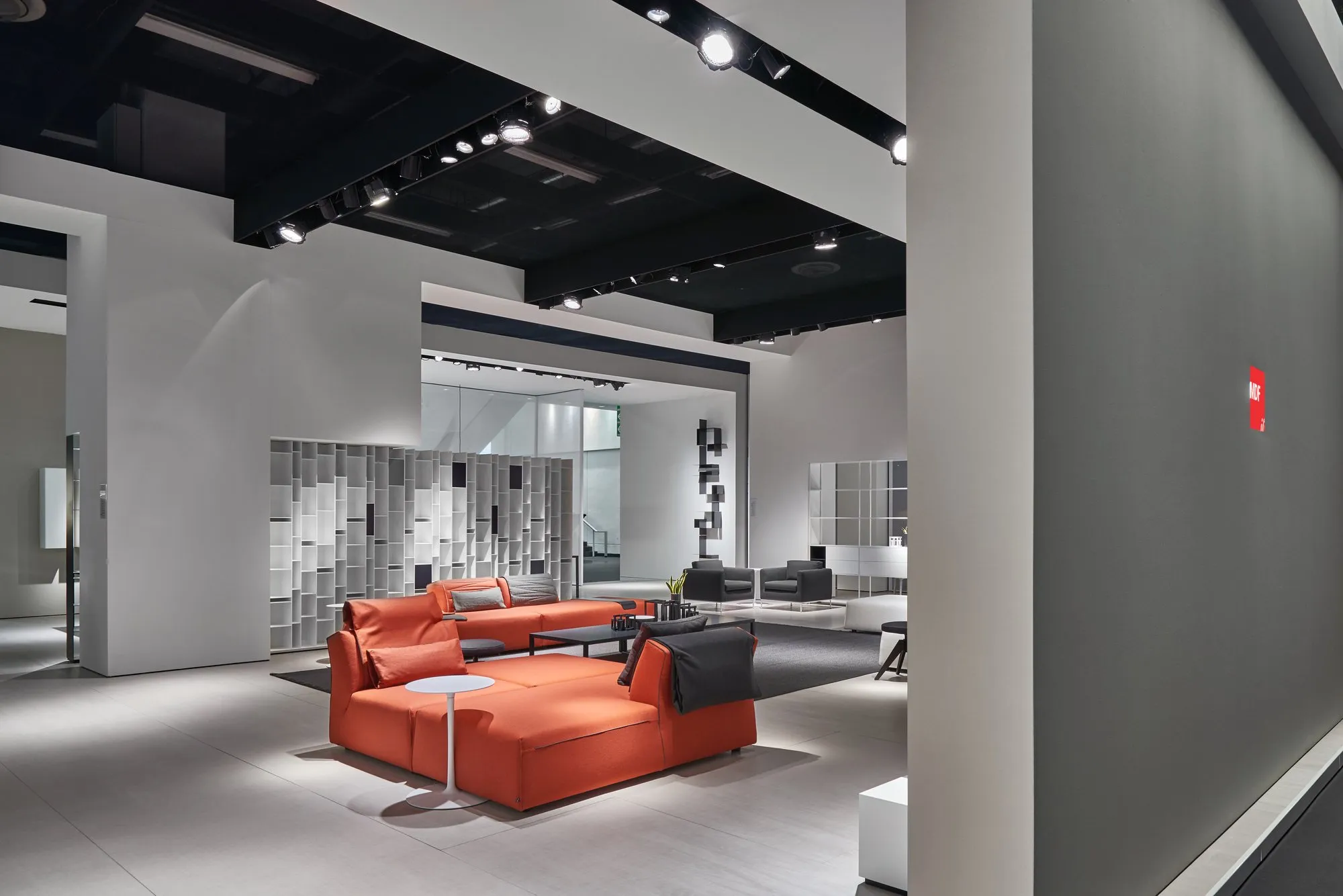 Thea - MDF Italia w Mesmetric