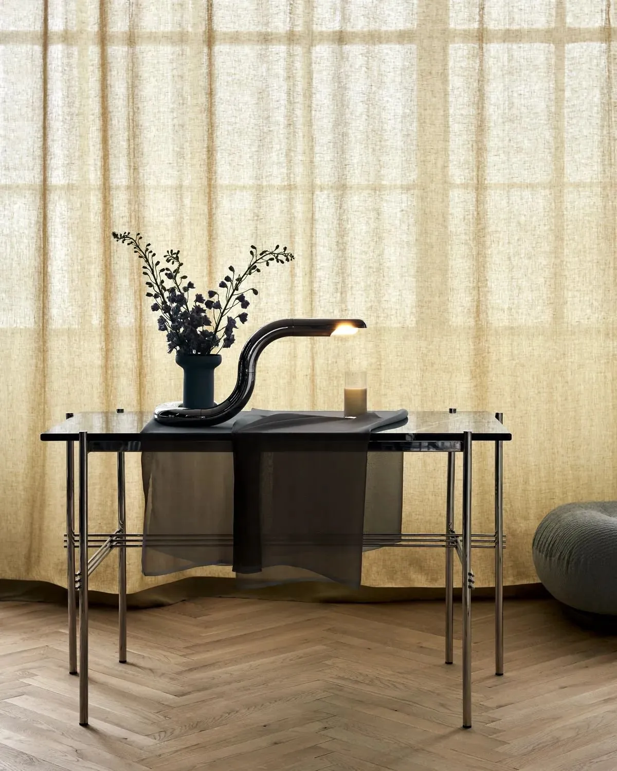 Ts desk - Gubi.dk w Mesmetric