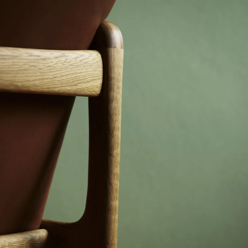 OW124 Beak Chair - Carl Hansen w Mesmetric