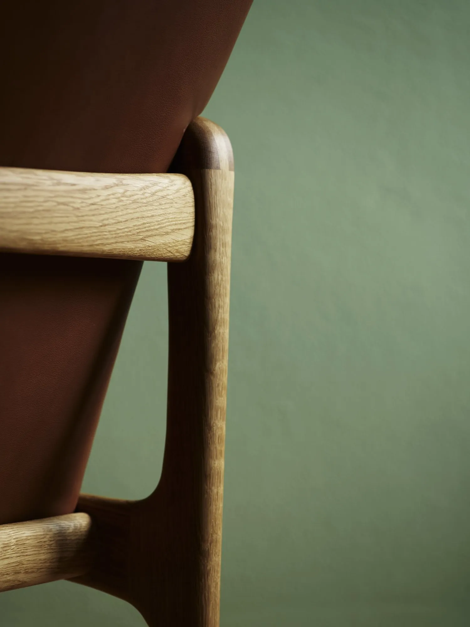OW124 Beak Chair - Carl Hansen w Mesmetric