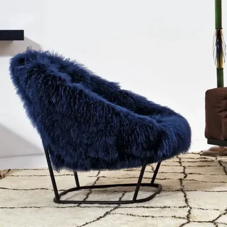Katrin With Fur – Arflex at Mesmetric
