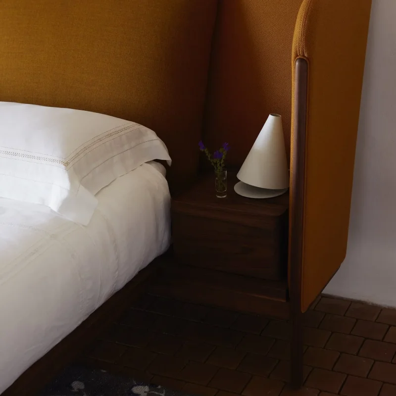 112-113 Low Dubois Bed – De La Espada at Mesmetric