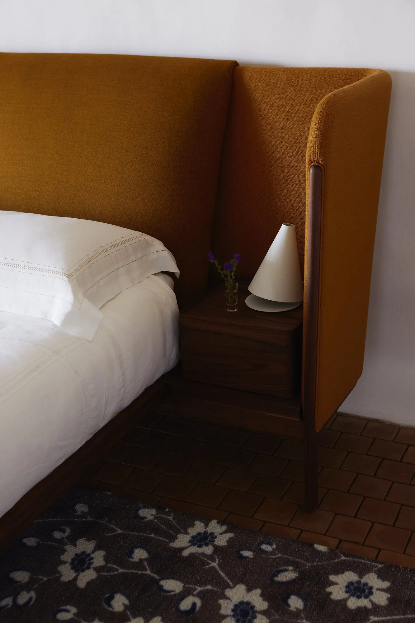 112-113 Low Dubois Bed – De La Espada at Mesmetric
