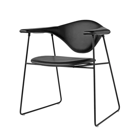 Masculo dining sledge - Gubi.dk w Mesmetric