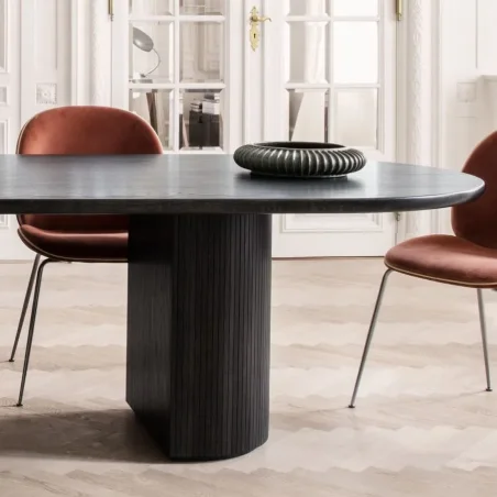 Moon elliptical dining table - Gubi.dk w Mesmetric