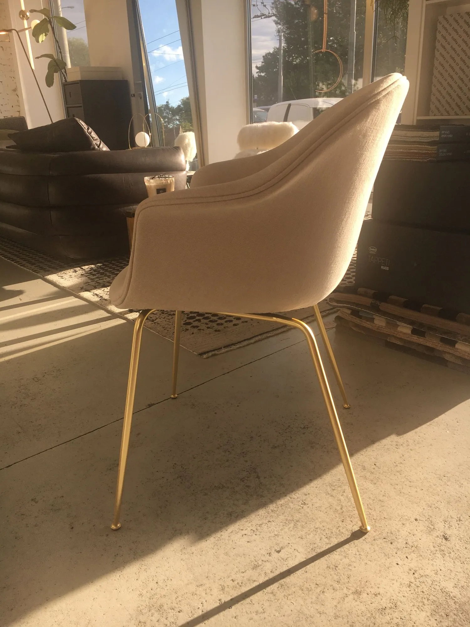 Bat Dining Conic Base Upholstered – Gubi.dk at Mesmetric