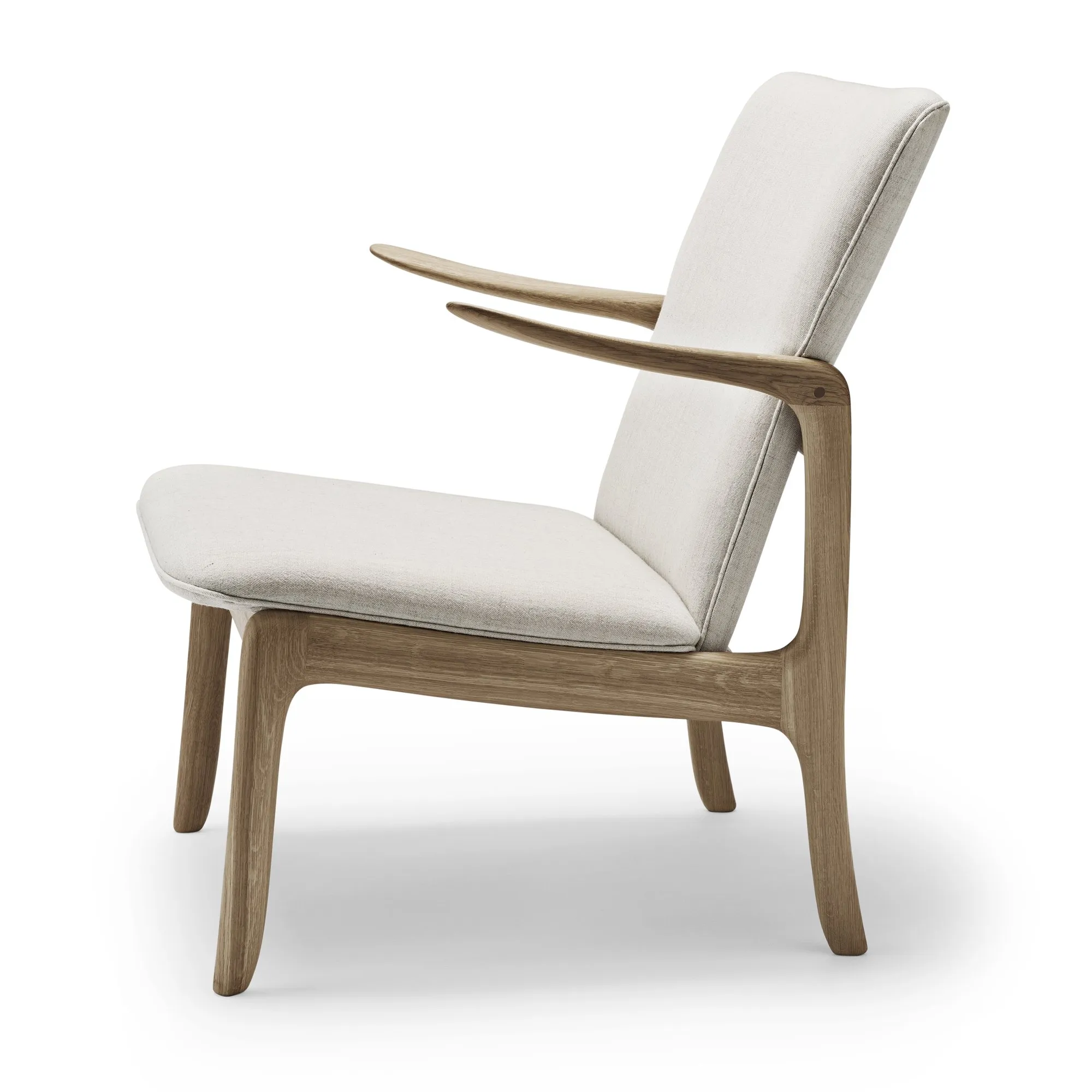 OW124 Beak Chair - Carl Hansen w Mesmetric