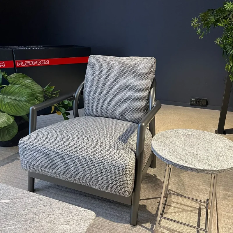 Any Day Small Table Round – Flexform at Mesmetric