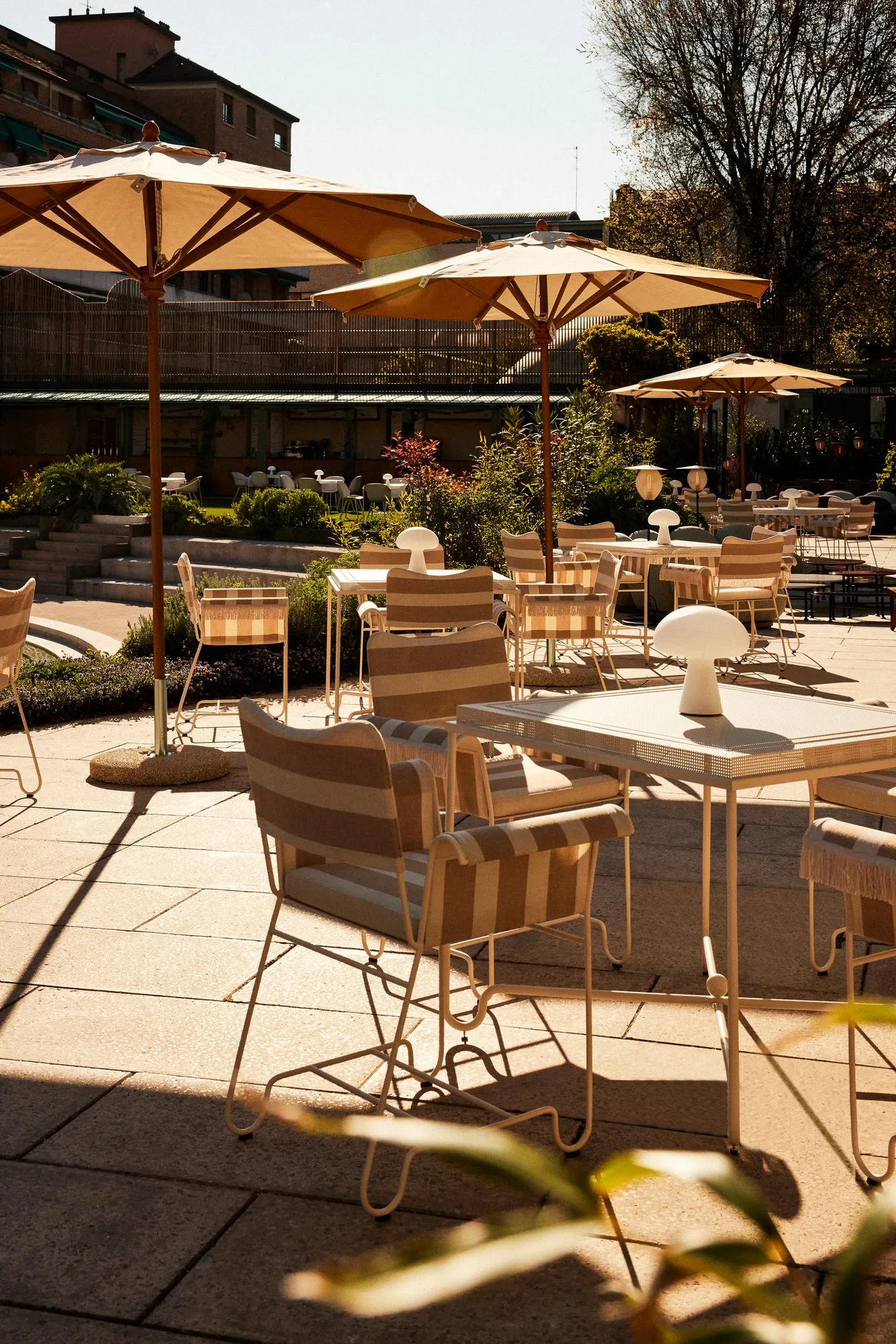 Tropique dining – Gubi.dk at Mesmetric