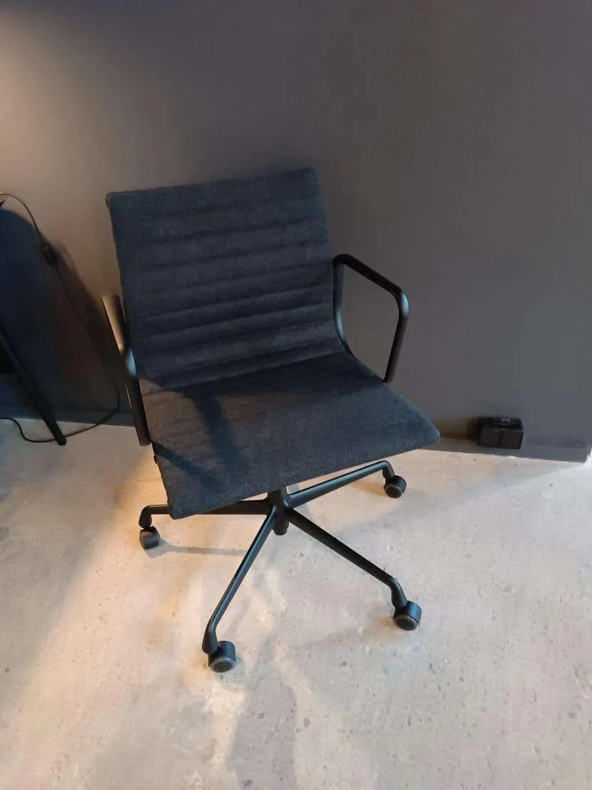 Aluminium group EA 108 – Vitra at Mesmetric