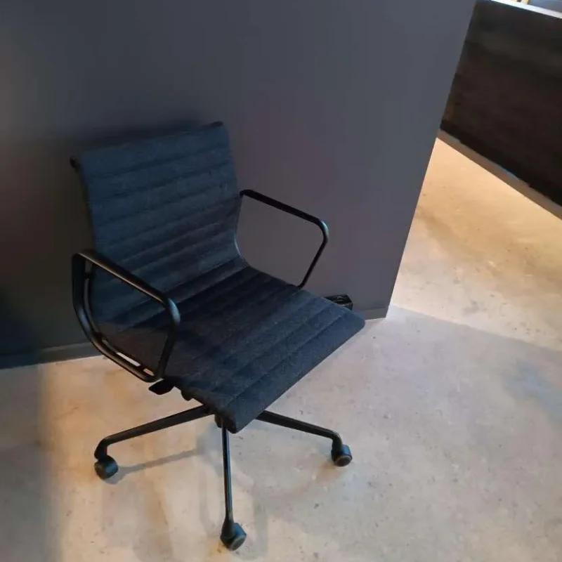 Aluminium group EA 108 – Vitra at Mesmetric