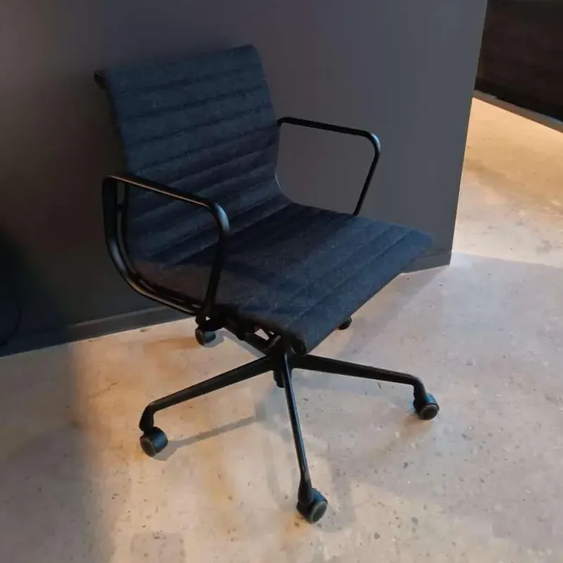 Aluminium group EA 108 – Vitra at Mesmetric