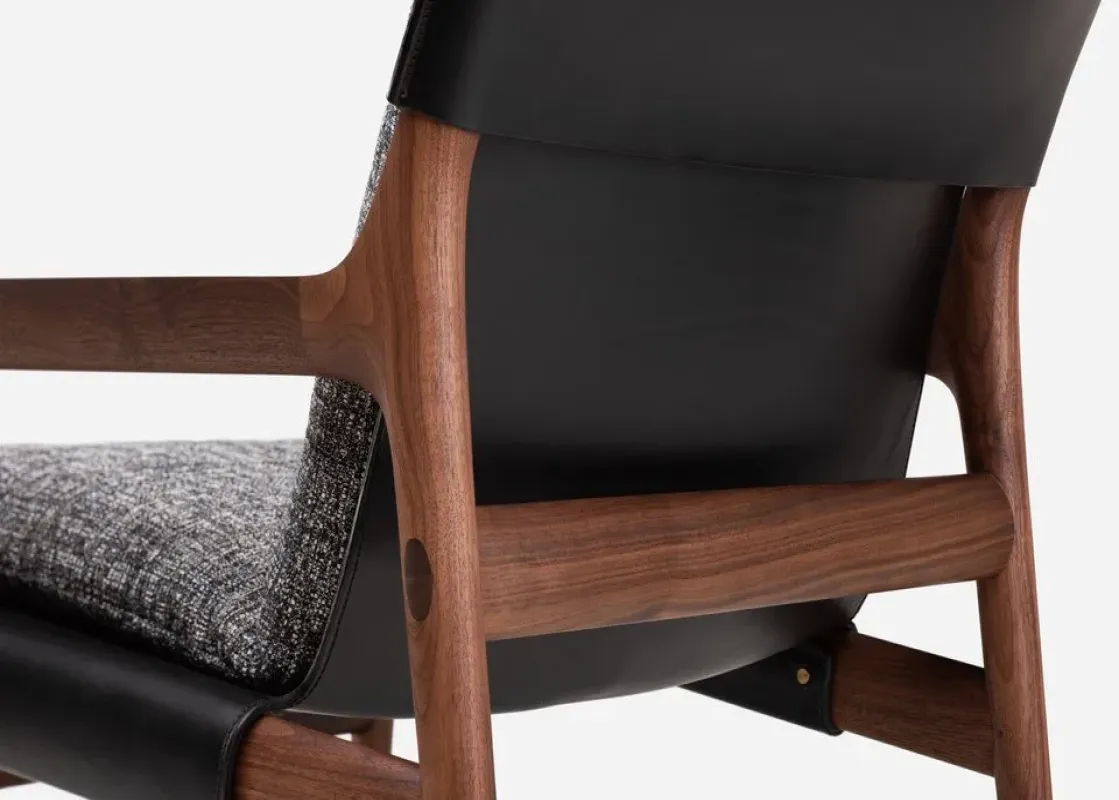 124S Sela Lounge Chair Narrow Arms - De La Espada w Mesmetric