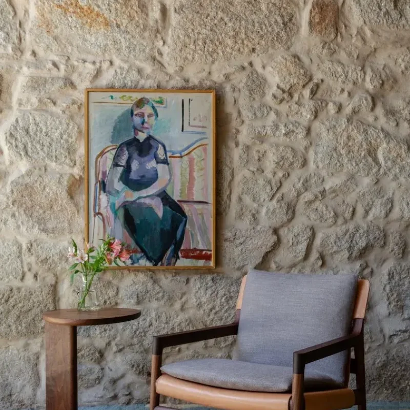 124S Sela Lounge Chair Narrow Arms - De La Espada w Mesmetric