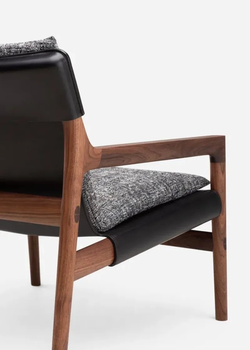 124S Sela Lounge Chair Narrow Arms - De La Espada w Mesmetric
